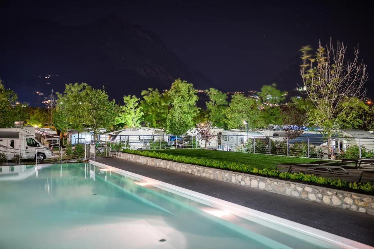 Camping Promontorio 托斯科拉诺-马德尔诺 营地
